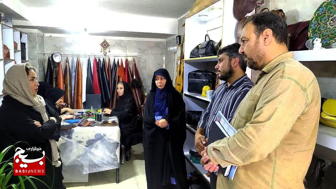 محصولات چرمی سوغات جهادگران محمدشهری است محصولات چرمی سوغات جهادگران محمدشهری است