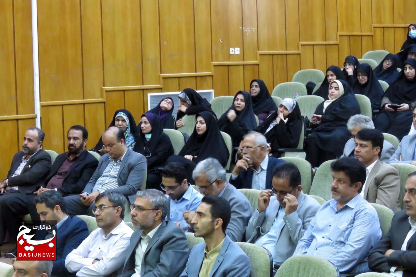 اساتید مسائل ضروری کشور را شناسایی کنند اساتید مسائل ضروری کشور را شناسایی کنند