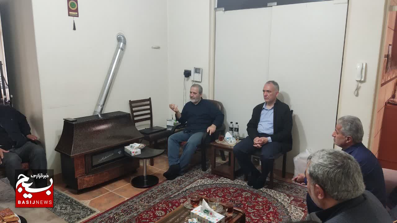 دیدار فرمانده سپاه قدس گیلان با خانواده ۲ جانباز دیدار فرمانده سپاه قدس گیلان با خانواده ۲ جانباز