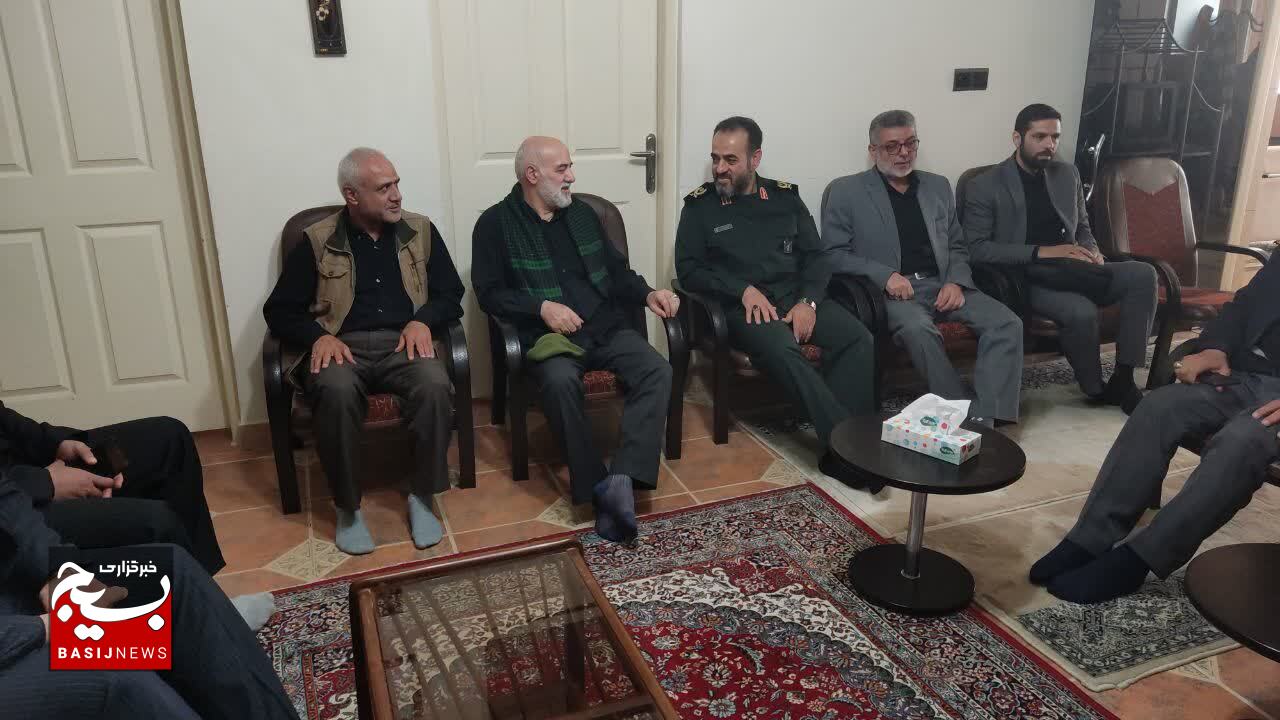 دیدار فرمانده سپاه قدس گیلان با خانواده ۲ جانباز دیدار فرمانده سپاه قدس گیلان با خانواده ۲ جانباز