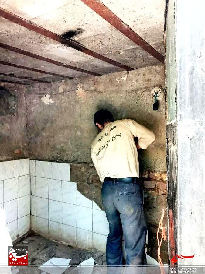 سوسکها و رطوبت خانه ما را در محله انگشت نما کرده بود/خواستگار دخترم به خاطر شرایط خانه ما نیامده برگشت سوسکها و رطوبت خانه ما را در محله انگشت نما کرده بود/خواستگار دخترم به خاطر شرایط خانه ما نیامده برگشت
