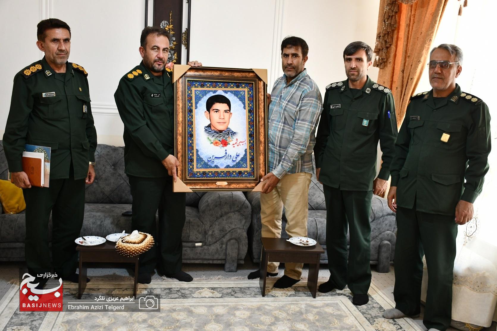 دیدار مسئولان سپاه فتح با خانواده شهدای مخابرات + (تصاویر) دیدار مسئولان سپاه فتح با خانواده شهدای مخابرات + (تصاویر)