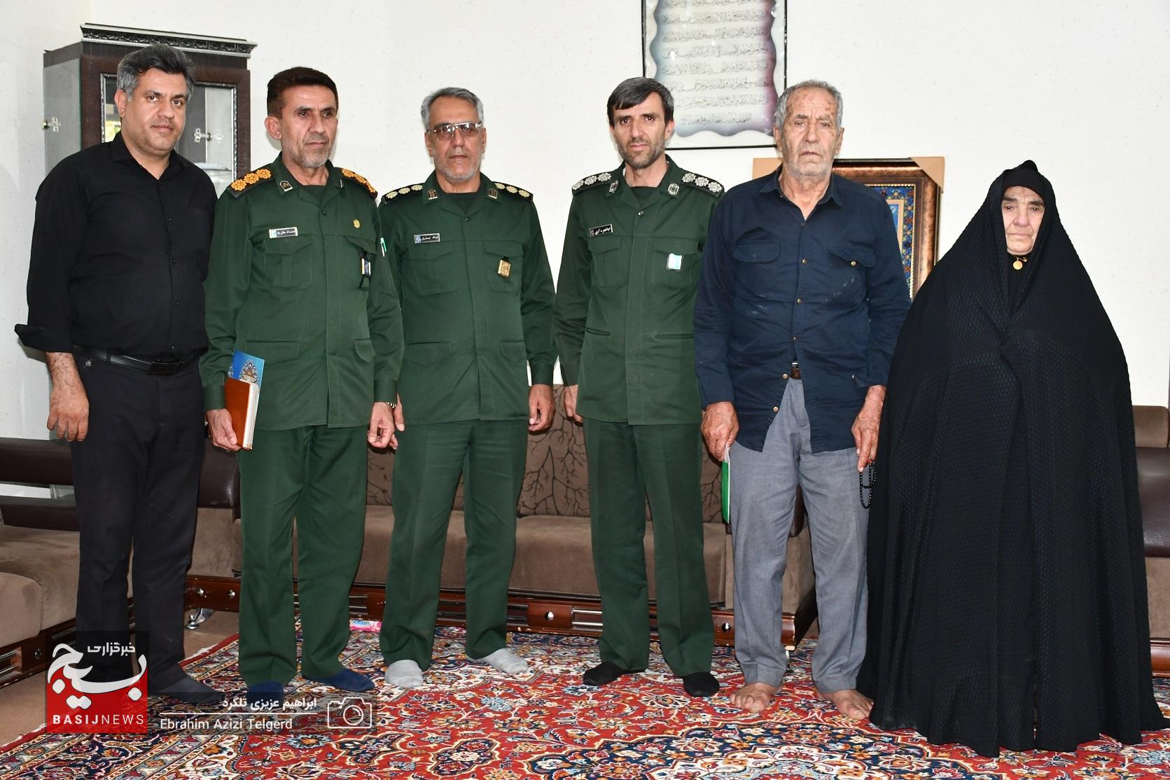 دیدار مسئولان سپاه فتح با خانواده شهدای مخابرات + (تصاویر) دیدار مسئولان سپاه فتح با خانواده شهدای مخابرات + (تصاویر)