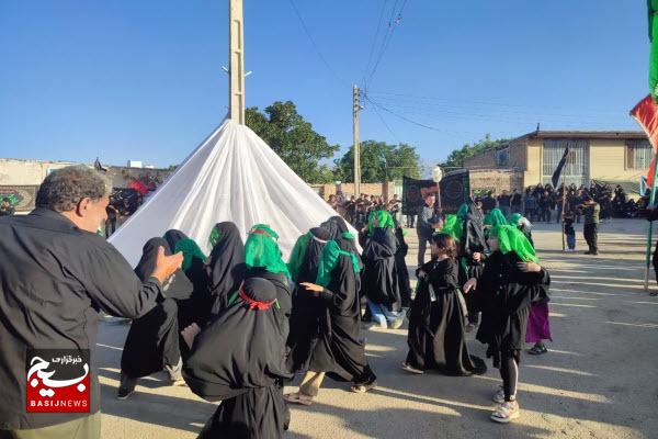 مراسم بنی اسد یا خنچهبران با قدمت بیش از ۱۲۰ سال در روستای تکه نهاوند مراسم بنی اسد یا خنچهبران با قدمت بیش از ۱۲۰ سال در روستای تکه نهاوند