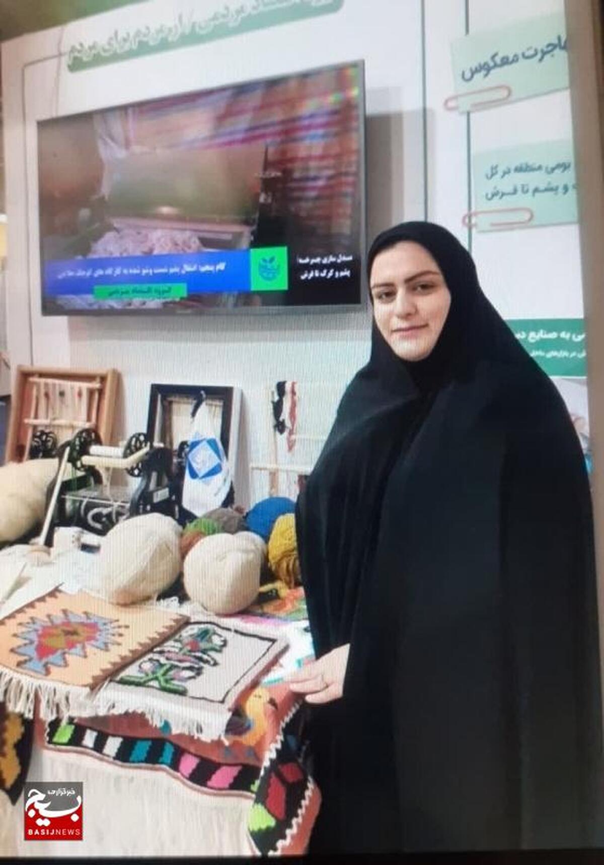 معرفی الگوی موفق بسیج،گزارشی از فعالیت های موفق دکتر فرشته بسطامی
چرخ های ۱۱۰ دستگاه نخ ریسی، نان سفره ۵۰۰ بانوی نیازمند ایلامی را تأمین می کند