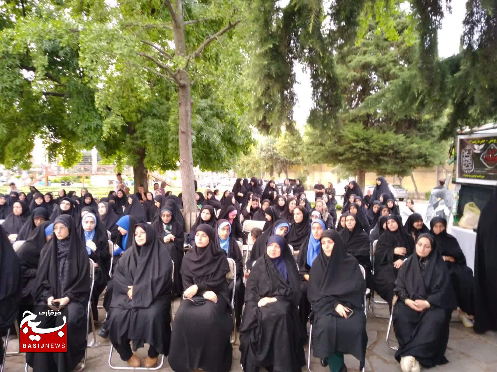 اجتماع بزرگ مدافعان حریم خانواده در آستارا اجتماع بزرگ مدافعان حریم خانواده در آستارا