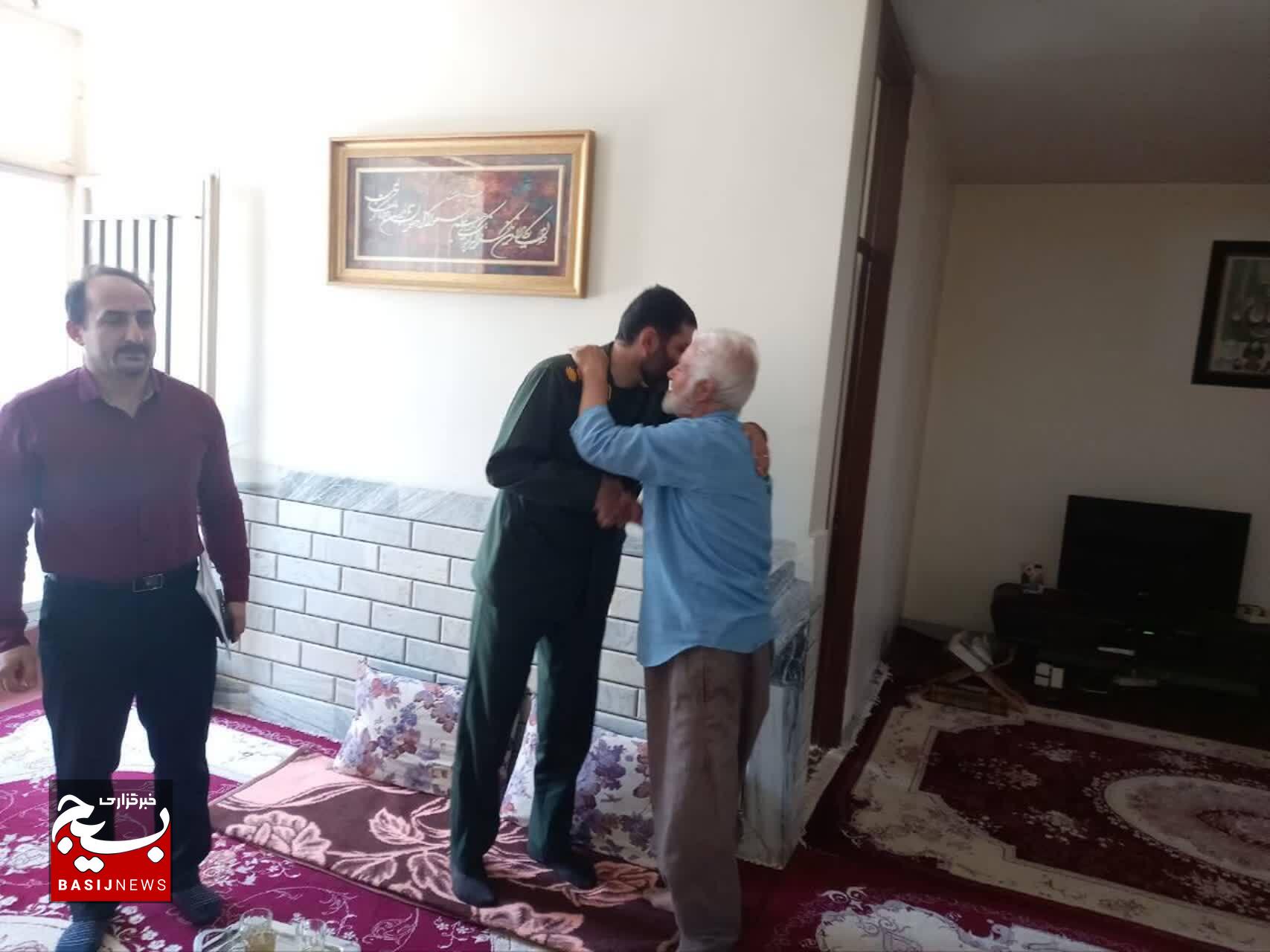 دیدار و سرکشی فرمانده ناحیه مقاومت بسیج شهرستان ازنا با تعدادی از جانبازان و پیشکسوتان سپاه و ارتش شهرستان + عکس دیدار و سرکشی فرمانده ناحیه مقاومت بسیج شهرستان ازنا با تعدادی از جانبازان و پیشکسوتان سپاه و ارتش شهرستان + عکس