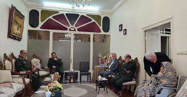 سردار باز هم به دیدار مادران شهدا می رود سردار باز هم به دیدار مادران شهدا می رود