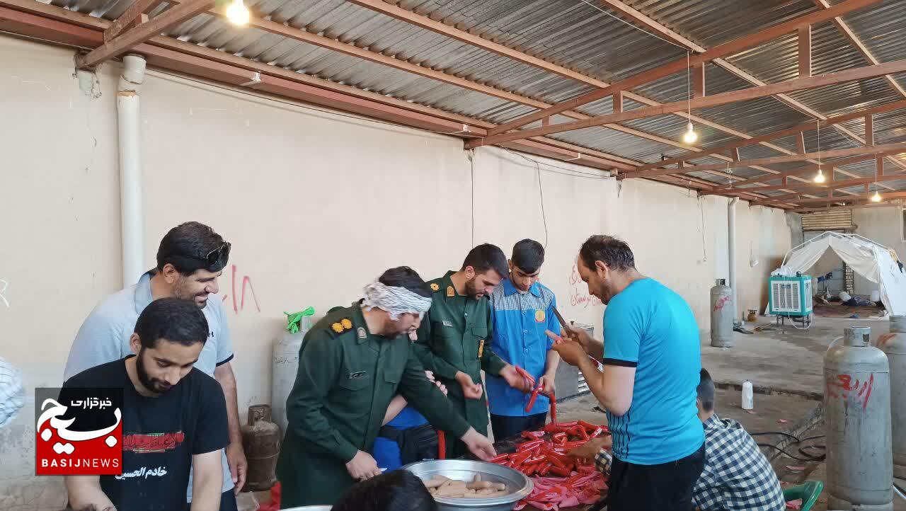 بازدید سر زده استاندار لرستان از موکب هئیت رزمندگان سپاه ناحیه دلفان در مرز مهران بازدید سر زده استاندار لرستان از موکب هئیت رزمندگان سپاه ناحیه دلفان در مرز مهران