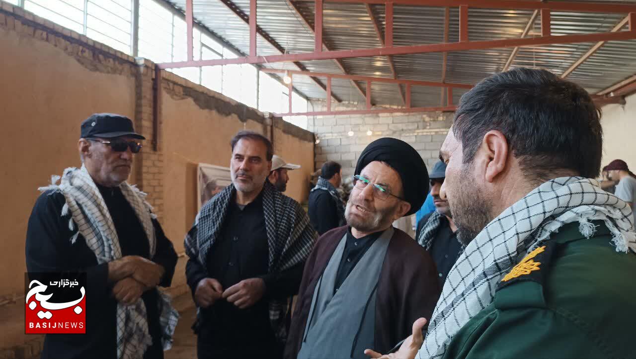 بازدید نماینده ولی فقیه استان لرستان و جانشین فرماندهی سپاه حضرت ابوالفضل (ع) از موکب های لرستان در مرز بین المللی مهران بازدید نماینده ولی فقیه استان لرستان و جانشین فرماندهی سپاه حضرت ابوالفضل (ع) از موکب های لرستان در مرز بین المللی مهران