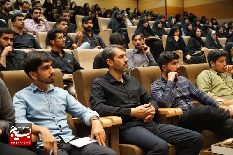 دوره مکتبی، بصیرتی خط امام استانی(ره) با شرکت ۲۷٠ نفر از دانشجویان لرستانی دوره مکتبی، بصیرتی خط امام استانی(ره) با شرکت ۲۷٠ نفر از دانشجویان لرستانی