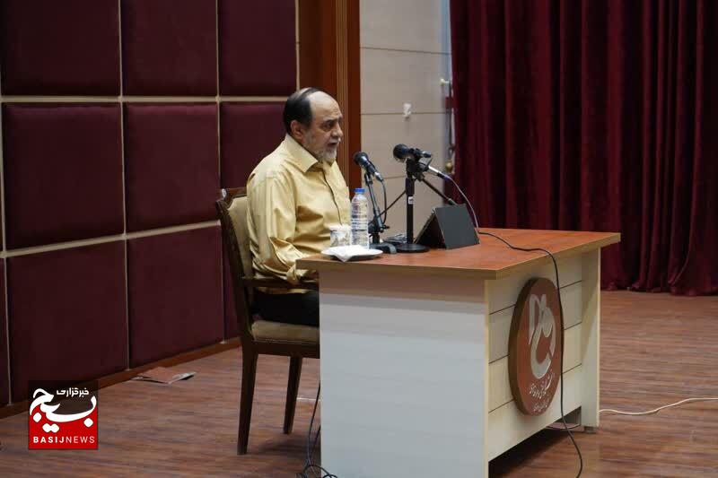 دوره مکتبی، بصیرتی خط امام استانی(ره) با شرکت ۲۷٠ نفر از دانشجویان لرستانی دوره مکتبی، بصیرتی خط امام استانی(ره) با شرکت ۲۷٠ نفر از دانشجویان لرستانی