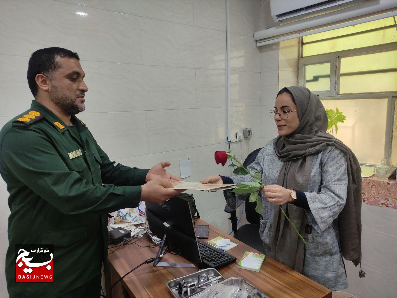 تقدیر فرمانده سپاه دیّر از پزشکان درمانگاه شهید فخرایی به مناسبت روز پزشک تقدیر فرمانده سپاه دیّر از پزشکان درمانگاه شهید فخرایی به مناسبت روز پزشک