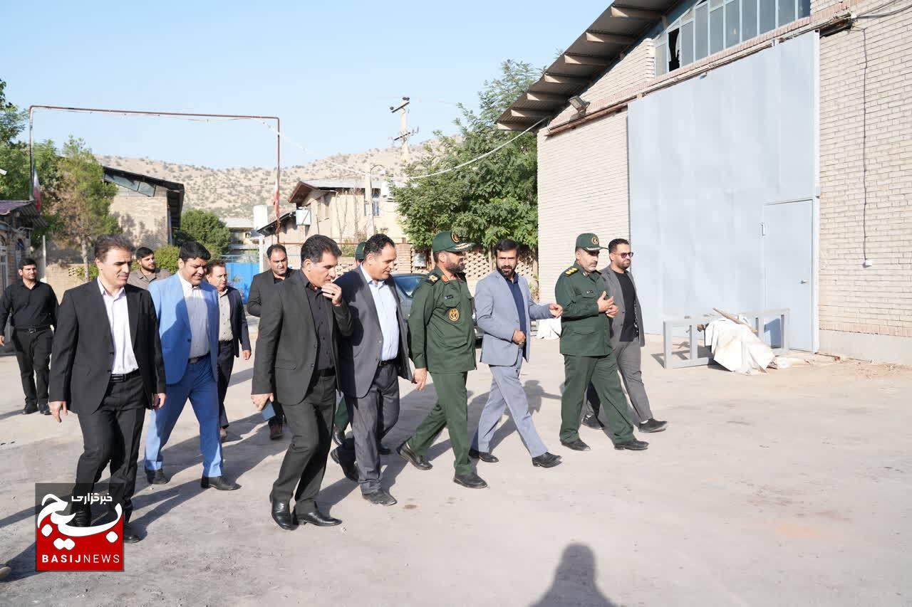 بازدید فرمانده سپاه استان لرستان از شهرک صنعتی شماره ۲ خرم آباد بازدید فرمانده سپاه استان لرستان از شهرک صنعتی شماره ۲ خرم آباد