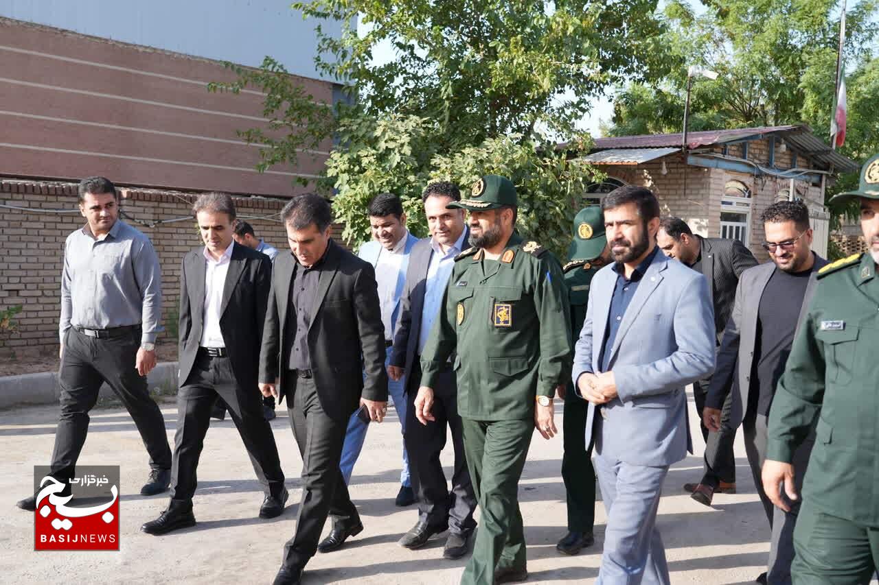 بازدید فرمانده سپاه استان لرستان از شهرک صنعتی شماره ۲ خرم آباد بازدید فرمانده سپاه استان لرستان از شهرک صنعتی شماره ۲ خرم آباد