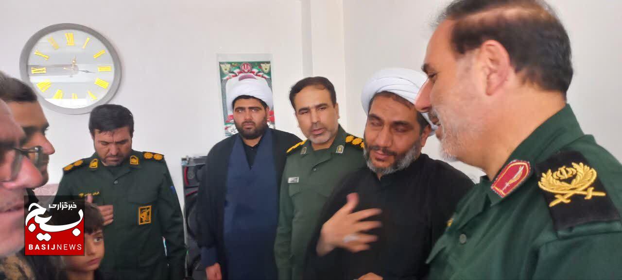 سردار علیپور با خانواده شهید میریان دیدار کرد سردار علیپور با خانواده شهید میریان دیدار کرد