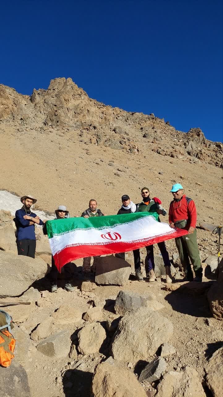صعود تیم کوهنوردی بسیج سپاه حضرت محمد رسول الله (ص) تهران بزرگ به قله سبلان صعود تیم کوهنوردی بسیج سپاه حضرت محمد رسول الله (ص) تهران بزرگ به قله سبلان