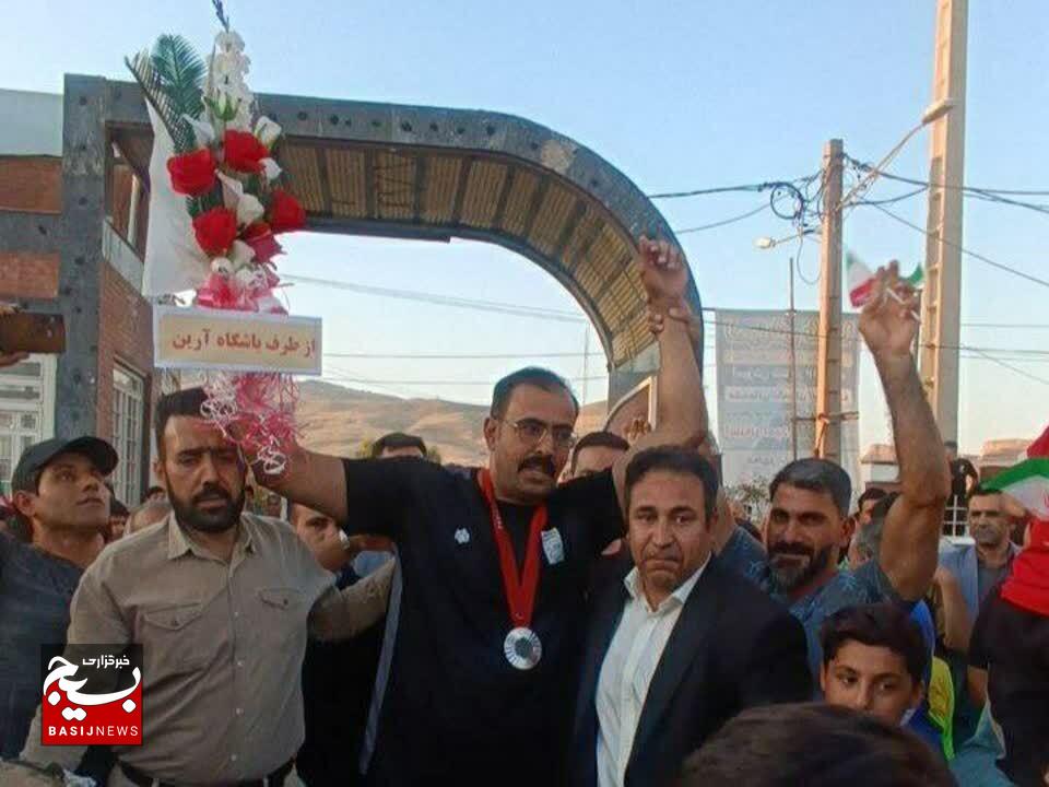 آیین استقبال از قهرمان پارالمپیک پاریس در پلدختر + تصاویر آیین استقبال از قهرمان پارالمپیک پاریس در پلدختر + تصاویر