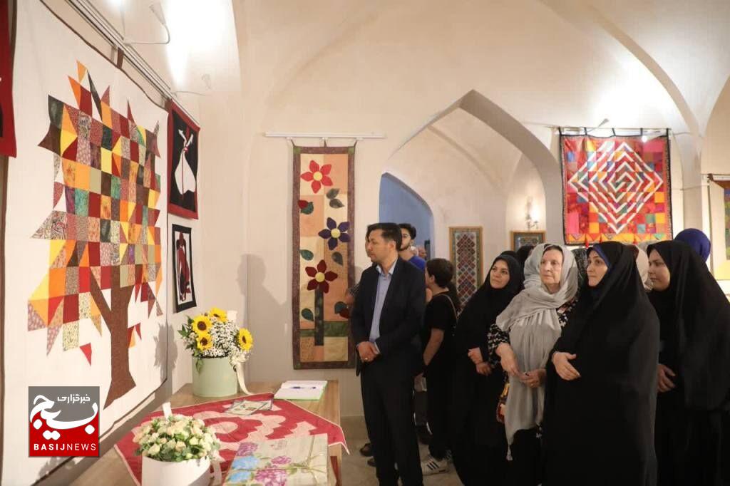 تکهدوزیهای مادربزرگ در اردبیل به نمایش گذاشته شد تکهدوزیهای مادربزرگ در اردبیل به نمایش گذاشته شد