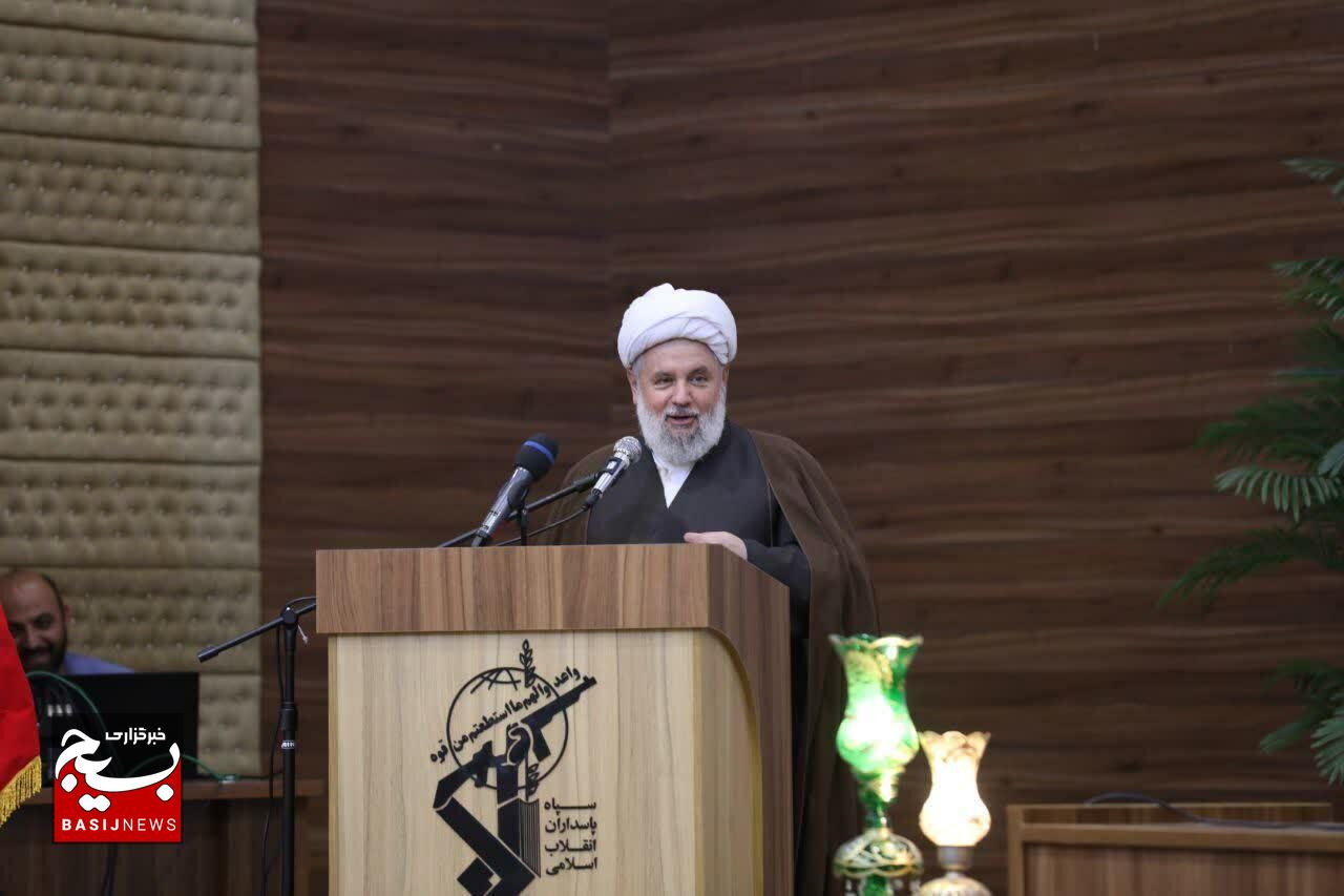 مساجد باید به پایگاههای انس با قرآن تبدیل شود مساجد باید به پایگاههای انس با قرآن تبدیل شود