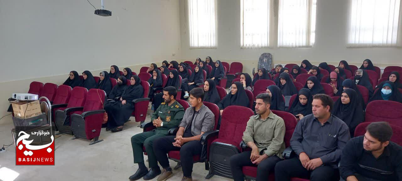 دشمن در فضای مجازی بهدنبال سیاهنمایی از اوضاع جامعه ایران است دشمن در فضای مجازی بهدنبال سیاهنمایی از اوضاع جامعه ایران است