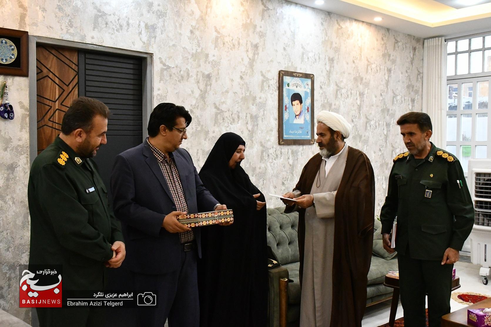 دیدار مسئولان سپاه فتح با خانواده های شهدا + (تصاویر) دیدار مسئولان سپاه فتح با خانواده های شهدا + (تصاویر)