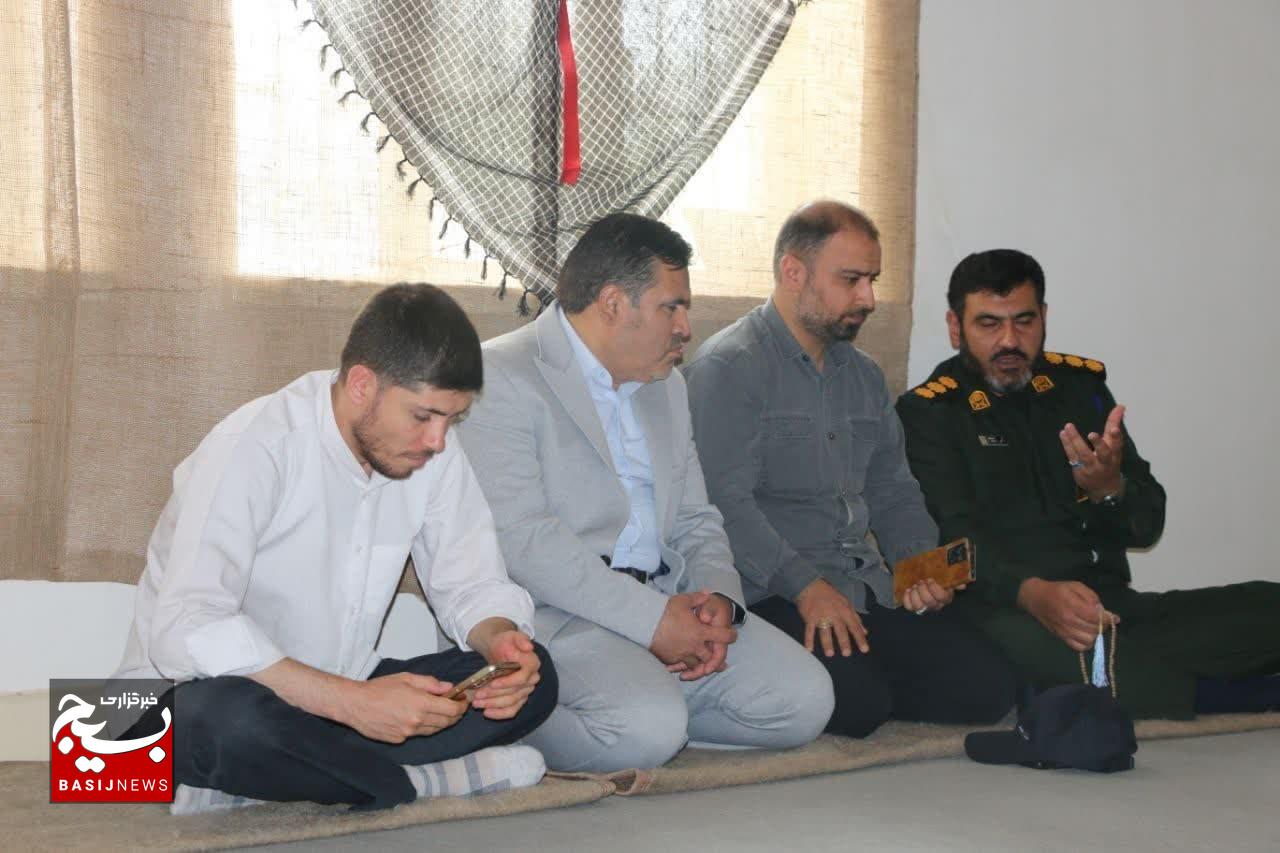 بازدید خبرنگاران از پادگان شهید کاوه در مهاباد بازدید خبرنگاران از پادگان شهید کاوه در مهاباد
