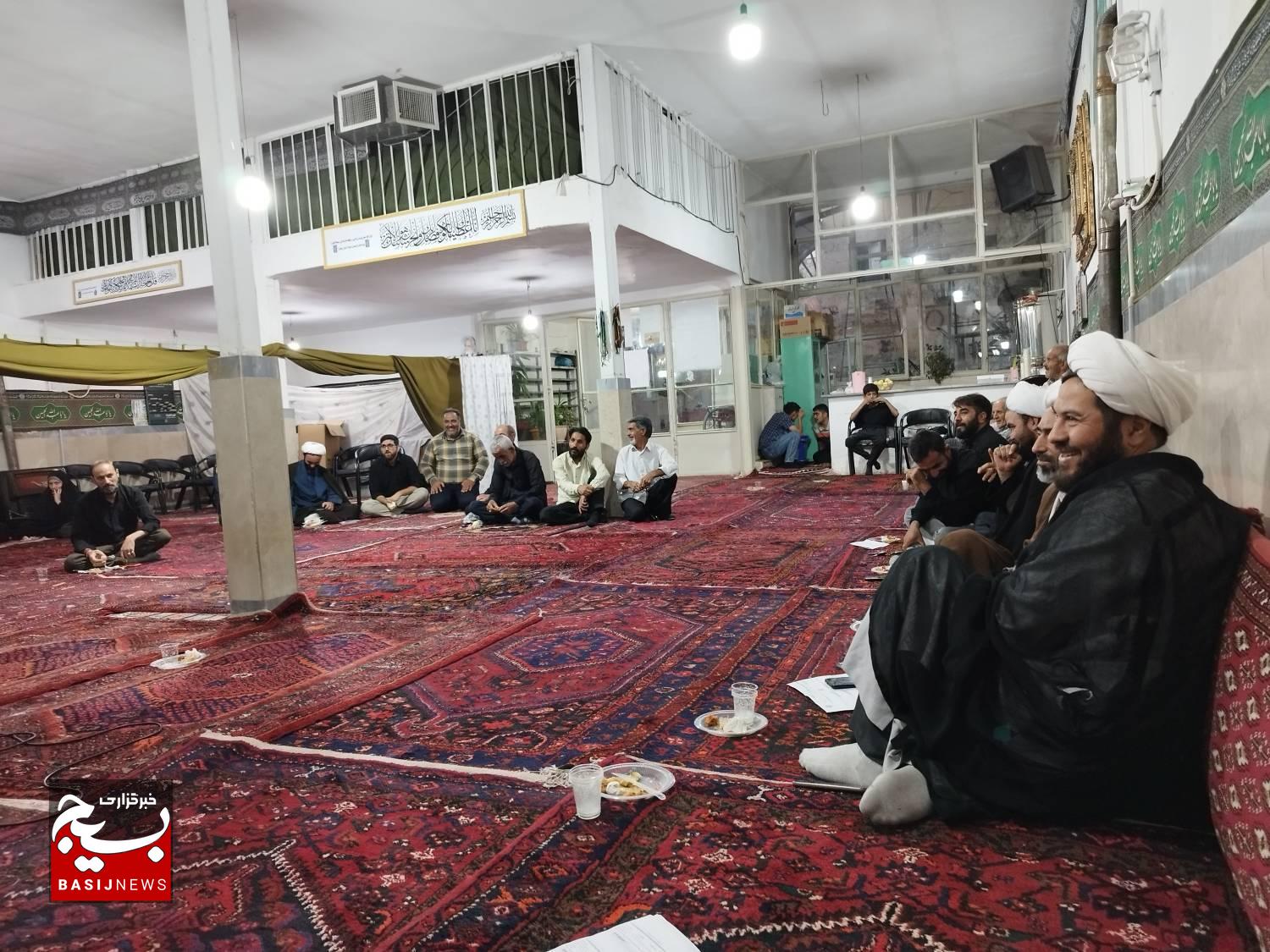 مسجدی در حاشیه شهر که امید را به اهالی محل تزریق میکند/ امام جماعتی که سبک زندگی مردم را متحول کرده است مسجدی در حاشیه شهر که امید را به اهالی محل تزریق میکند/ امام جماعتی که سبک زندگی مردم را متحول کرده است