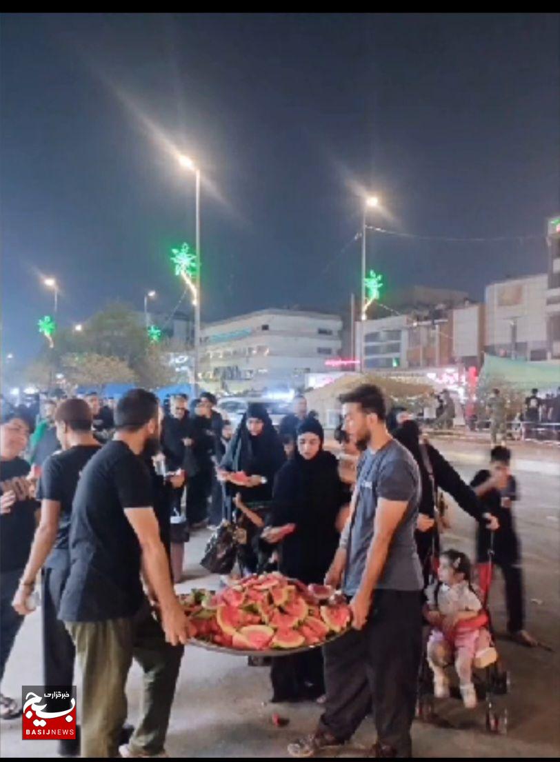برپایی موکب و پذیرایی از زائرین امام حسین (ع) در کربلا توسط بسیجیان ناحیه مالک اشتر مشهد برپایی موکب و پذیرایی از زائرین امام حسین (ع) در کربلا توسط بسیجیان ناحیه مالک اشتر مشهد