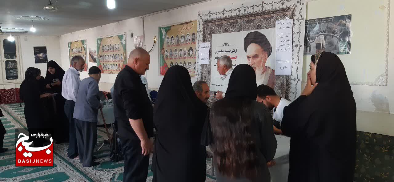ویزیت رایگان بیش از ۳۰۰ نفر از منطقه کم برخوردار به مناسبت هفته دفاع مقدس ویزیت رایگان بیش از ۳۰۰ نفر از منطقه کم برخوردار به مناسبت هفته دفاع مقدس