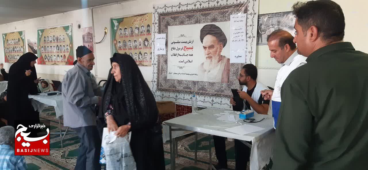 ویزیت رایگان بیش از ۳۰۰ نفر از منطقه کم برخوردار به مناسبت هفته دفاع مقدس ویزیت رایگان بیش از ۳۰۰ نفر از منطقه کم برخوردار به مناسبت هفته دفاع مقدس