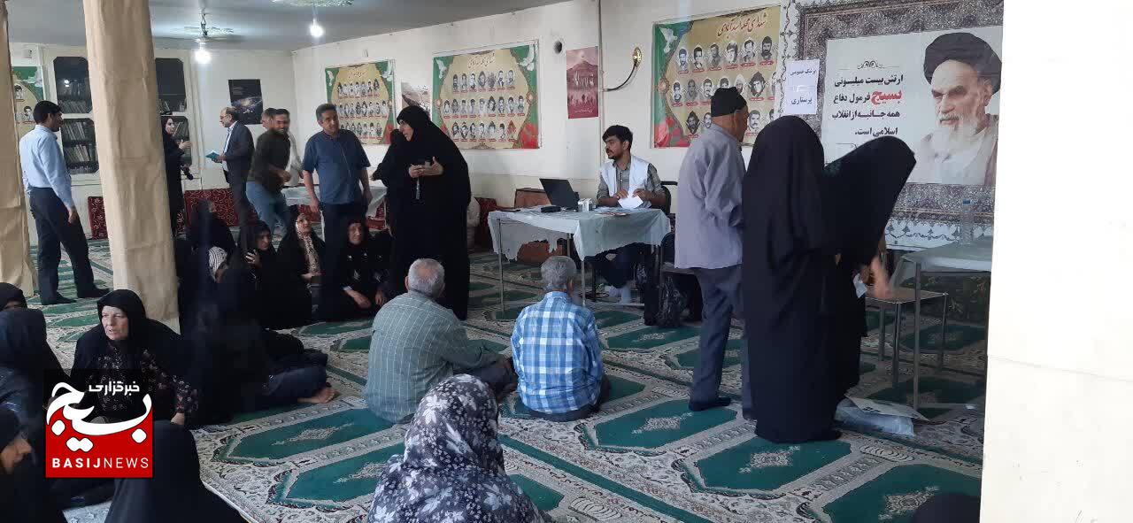ویزیت رایگان بیش از ۳۰۰ نفر از منطقه کم برخوردار به مناسبت هفته دفاع مقدس ویزیت رایگان بیش از ۳۰۰ نفر از منطقه کم برخوردار به مناسبت هفته دفاع مقدس