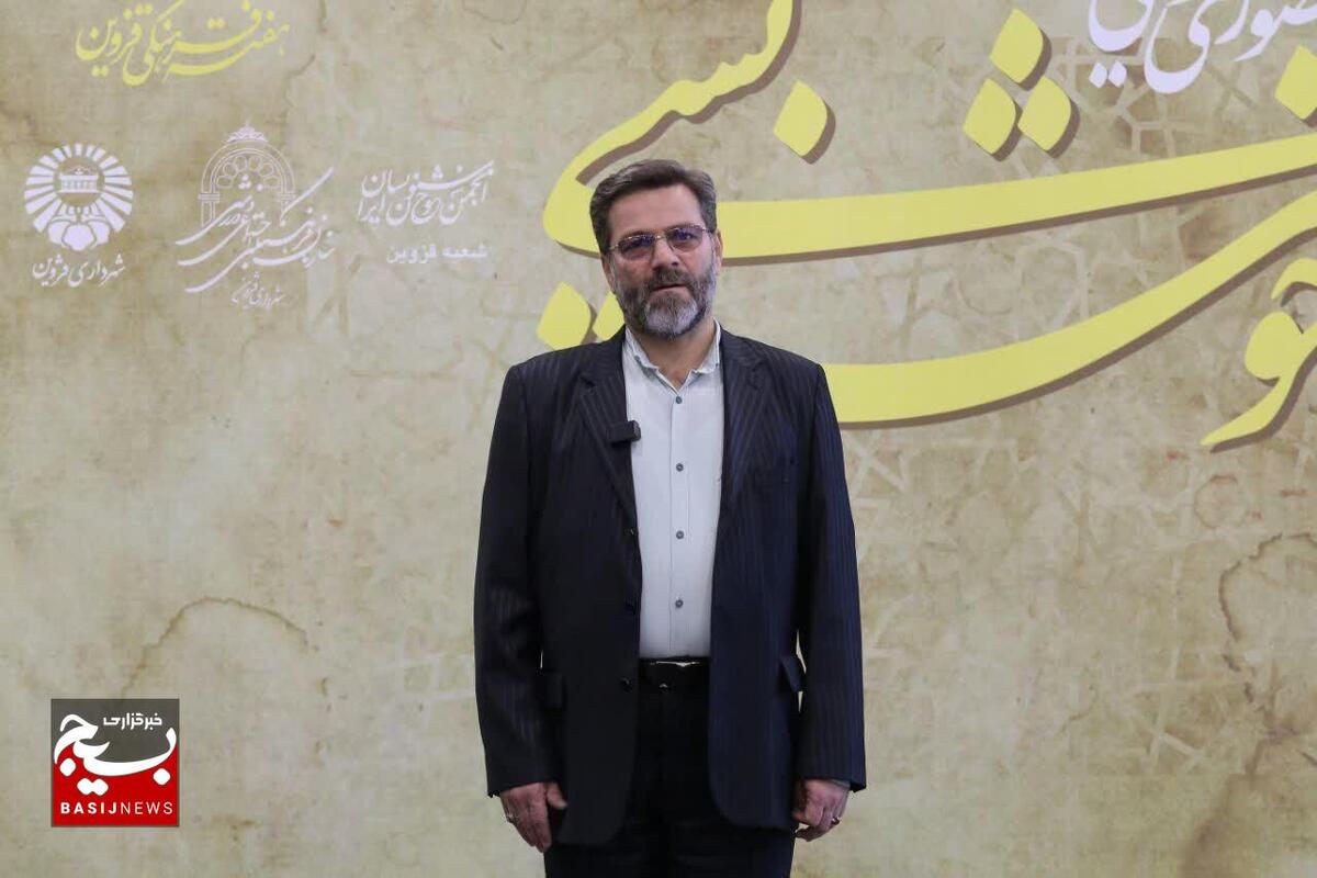 رویداد "حضوری نویسی خوشنویسی" با حضور ۵۰ خوشنویس برتر استان برگزار شد+تصویر
