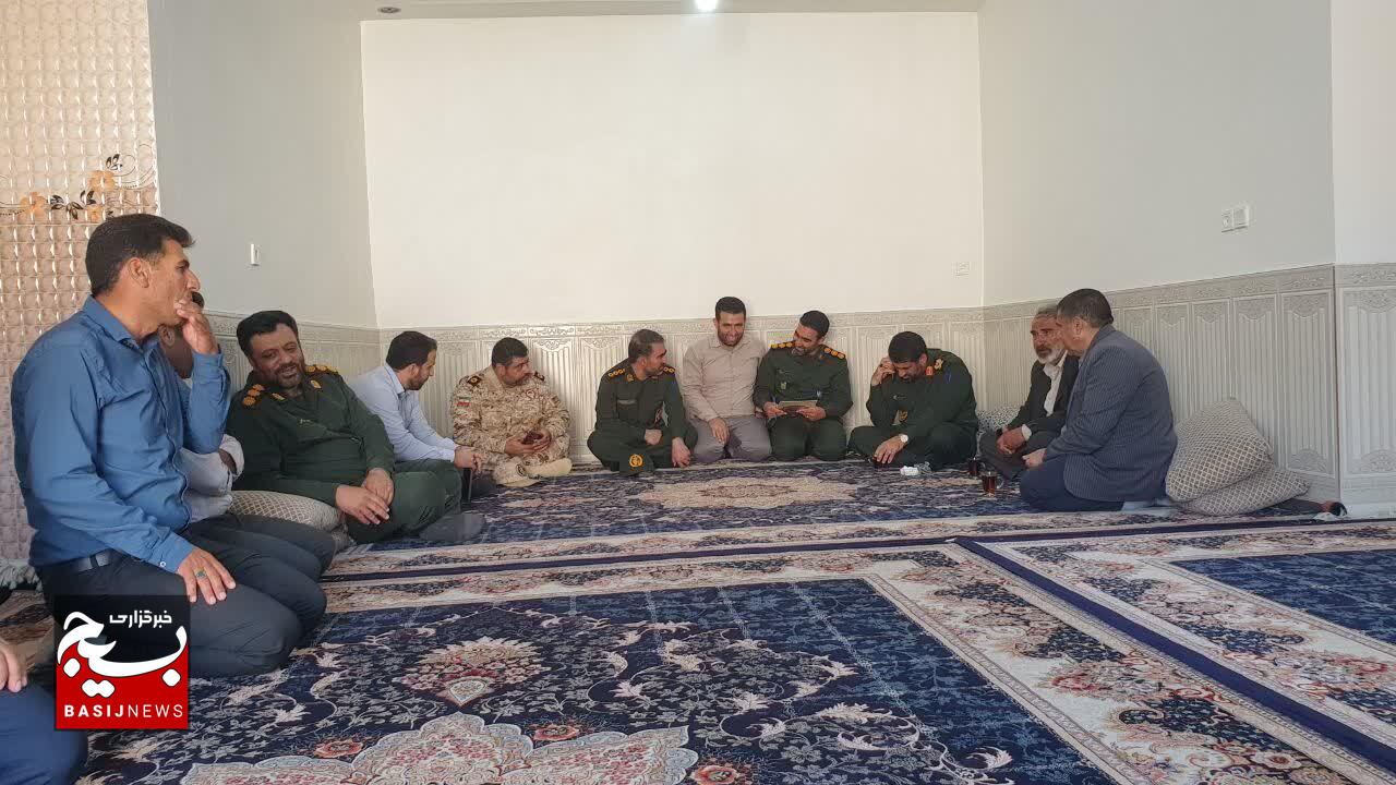 سرکشی فرمانده سپاه استان لرستان از خانواده شهدای میان کوه شرقی سرکشی فرمانده سپاه استان لرستان از خانواده شهدای میان کوه شرقی