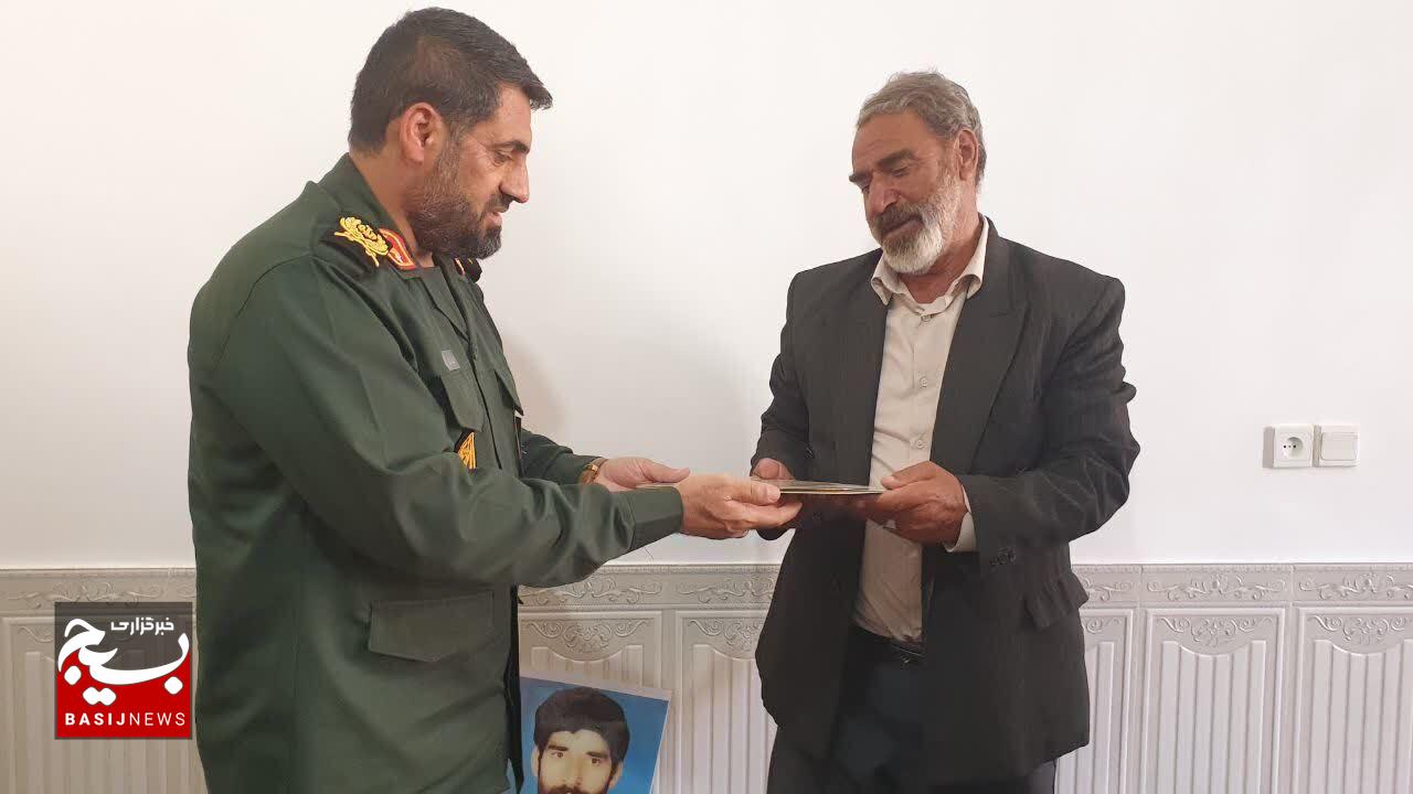 سرکشی فرمانده سپاه استان لرستان از خانواده شهدای میان کوه شرقی سرکشی فرمانده سپاه استان لرستان از خانواده شهدای میان کوه شرقی