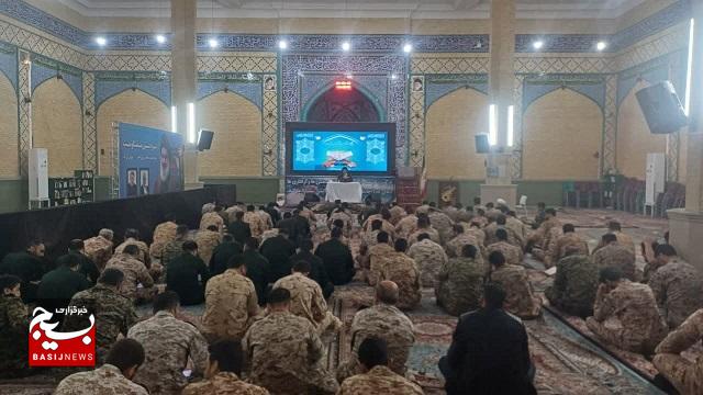 محفل انس با قرآن کریم در تیپ حضرت زهرا برگزار شد محفل انس با قرآن کریم در تیپ حضرت زهرا برگزار شد