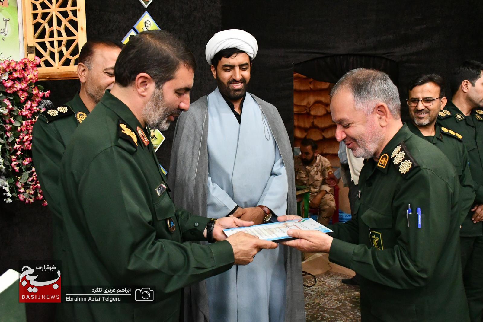 تجلیل از برترین های جشنواره مالک اشتر ناحیه مقاومت بسیج عشایر در یاسوج تجلیل از برترین های جشنواره مالک اشتر ناحیه مقاومت بسیج عشایر در یاسوج