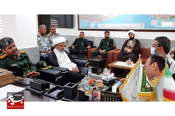 دیدار فرماندهان ناحیه مقاومت سپاه و پایگاه دریابانی کنگان دیدار فرماندهان ناحیه مقاومت سپاه و پایگاه دریابانی کنگان