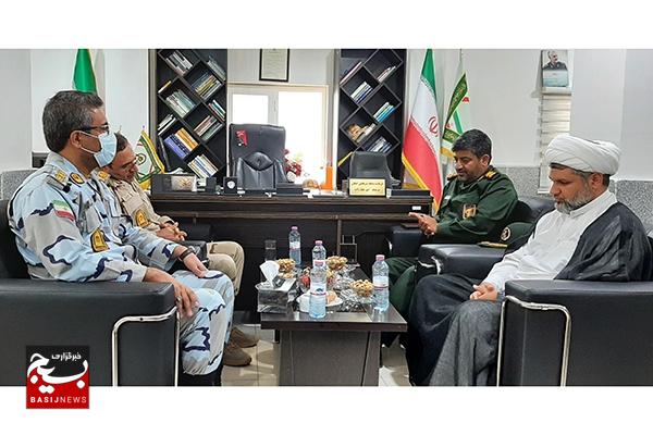 دیدار فرماندهان ناحیه مقاومت سپاه و پایگاه دریابانی کنگان دیدار فرماندهان ناحیه مقاومت سپاه و پایگاه دریابانی کنگان