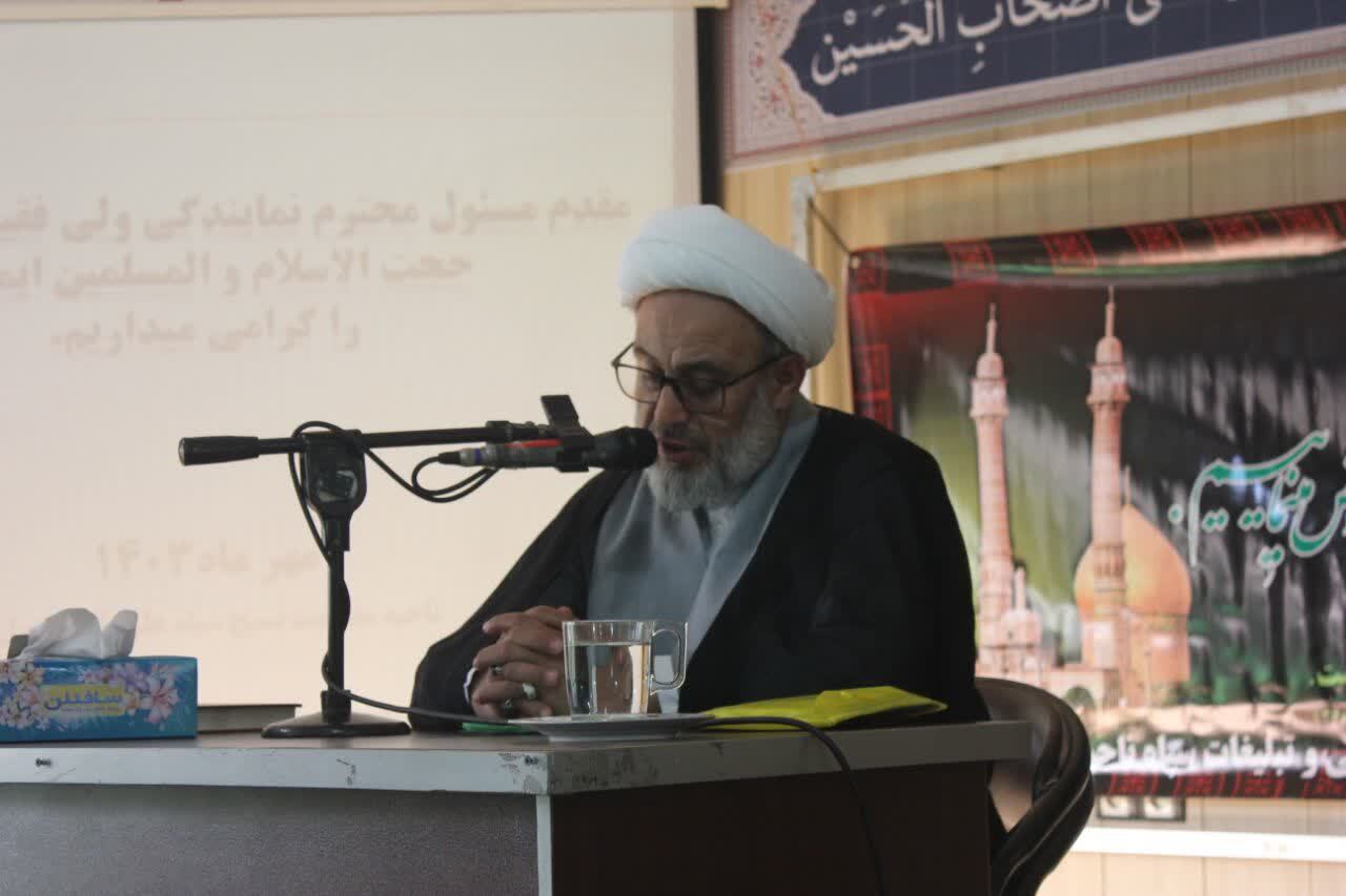 سپاه دژ محکمیست که از گوهر انقلاب اسلامی دفاع میکند سپاه دژ محکمیست که از گوهر انقلاب اسلامی دفاع میکند