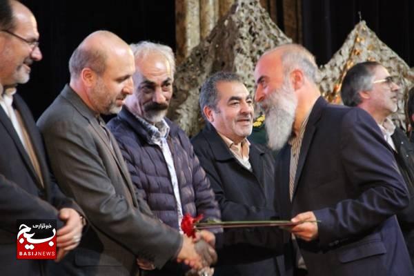 آئین تجلیل از منتخبین پانزدهمین جشنواره تئاتر بسیج در اردبیل آئین تجلیل از منتخبین پانزدهمین جشنواره تئاتر بسیج در اردبیل