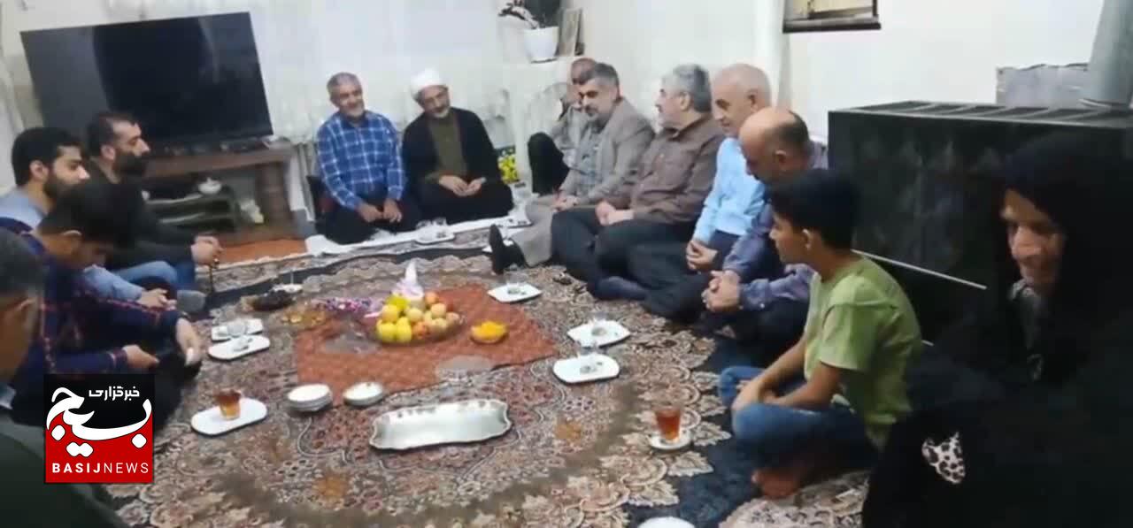 دیدار با خانواده بسیجی شهید سعیدی در لنگرود دیدار با خانواده بسیجی شهید سعیدی در لنگرود