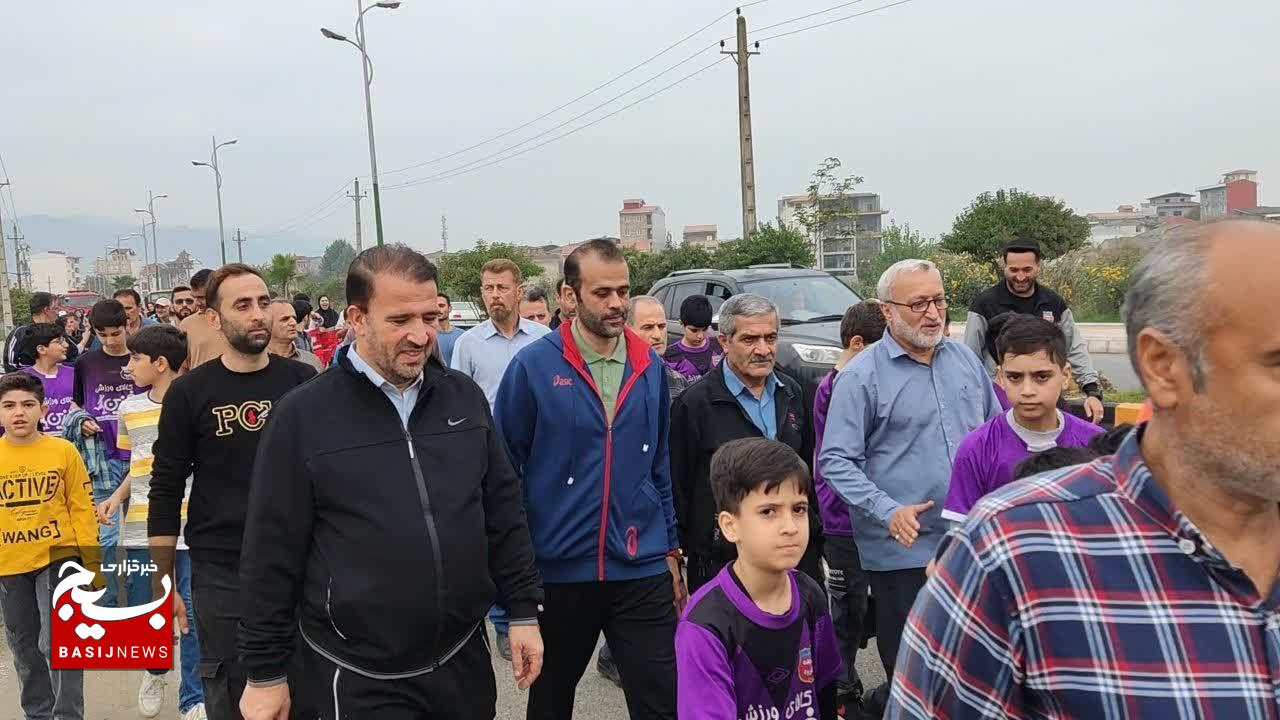 همایش پیاده روی خانوادگی در لنگرود برگزار شد همایش پیاده روی خانوادگی در لنگرود برگزار شد