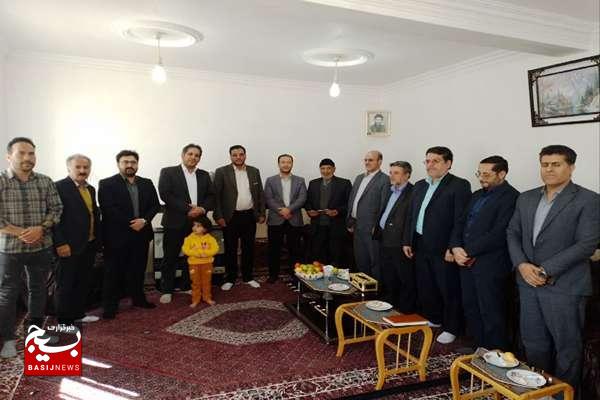 دیدار رئیس کل دادگستری استان همدان با خانواده معظم شهید «حاتمی» دیدار رئیس کل دادگستری استان همدان با خانواده معظم شهید «حاتمی»