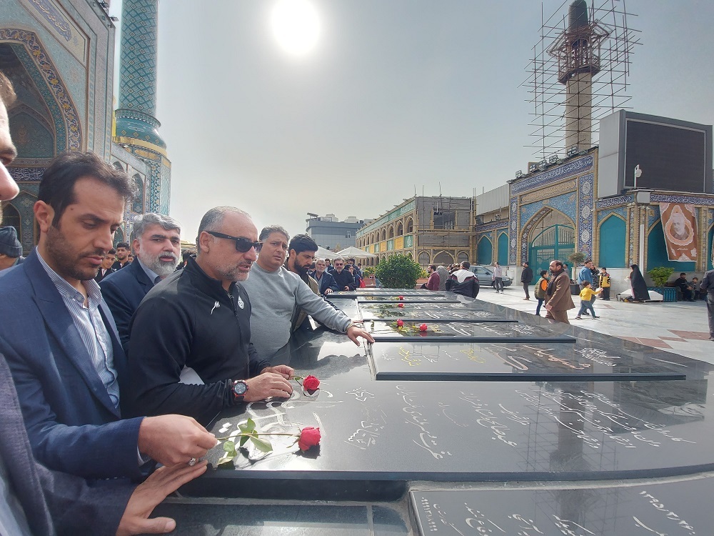 تیم فوتبال جوانان ایران به زیارت امامزاده صالح رفتند + تصاویر تیم فوتبال جوانان ایران به زیارت امامزاده صالح رفتند + تصاویر