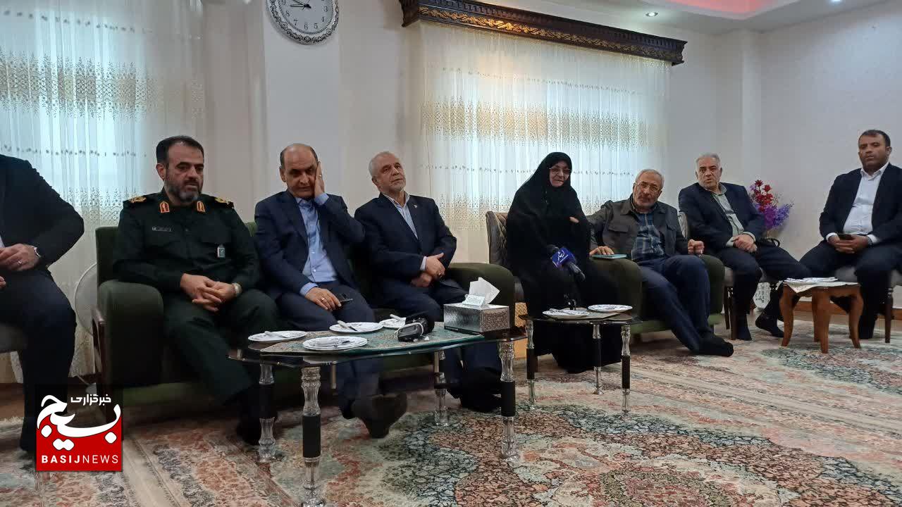 عکسی که پس از ۳۸ سال به دست مادر شهید رسید