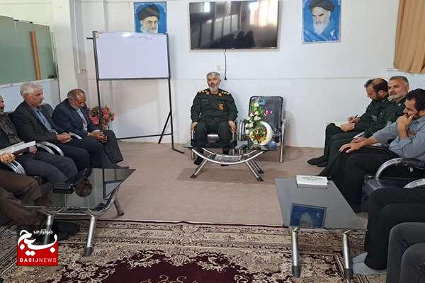 لزوم کادرسازی و جذب جوانان و نوجوانان در پایگاههای بسیج لزوم کادرسازی و جذب جوانان و نوجوانان در پایگاههای بسیج