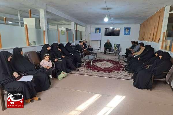 لزوم کادرسازی و جذب جوانان و نوجوانان در پایگاههای بسیج لزوم کادرسازی و جذب جوانان و نوجوانان در پایگاههای بسیج
