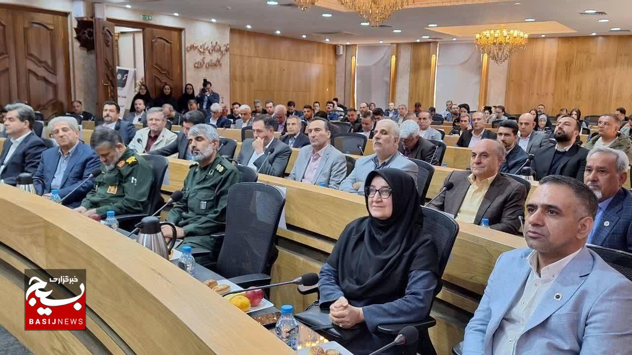 صنعتگران، فارغ التحصیلان مبانی دینی انقلاب اسلامی هستند صنعتگران، فارغ التحصیلان مبانی دینی انقلاب اسلامی هستند