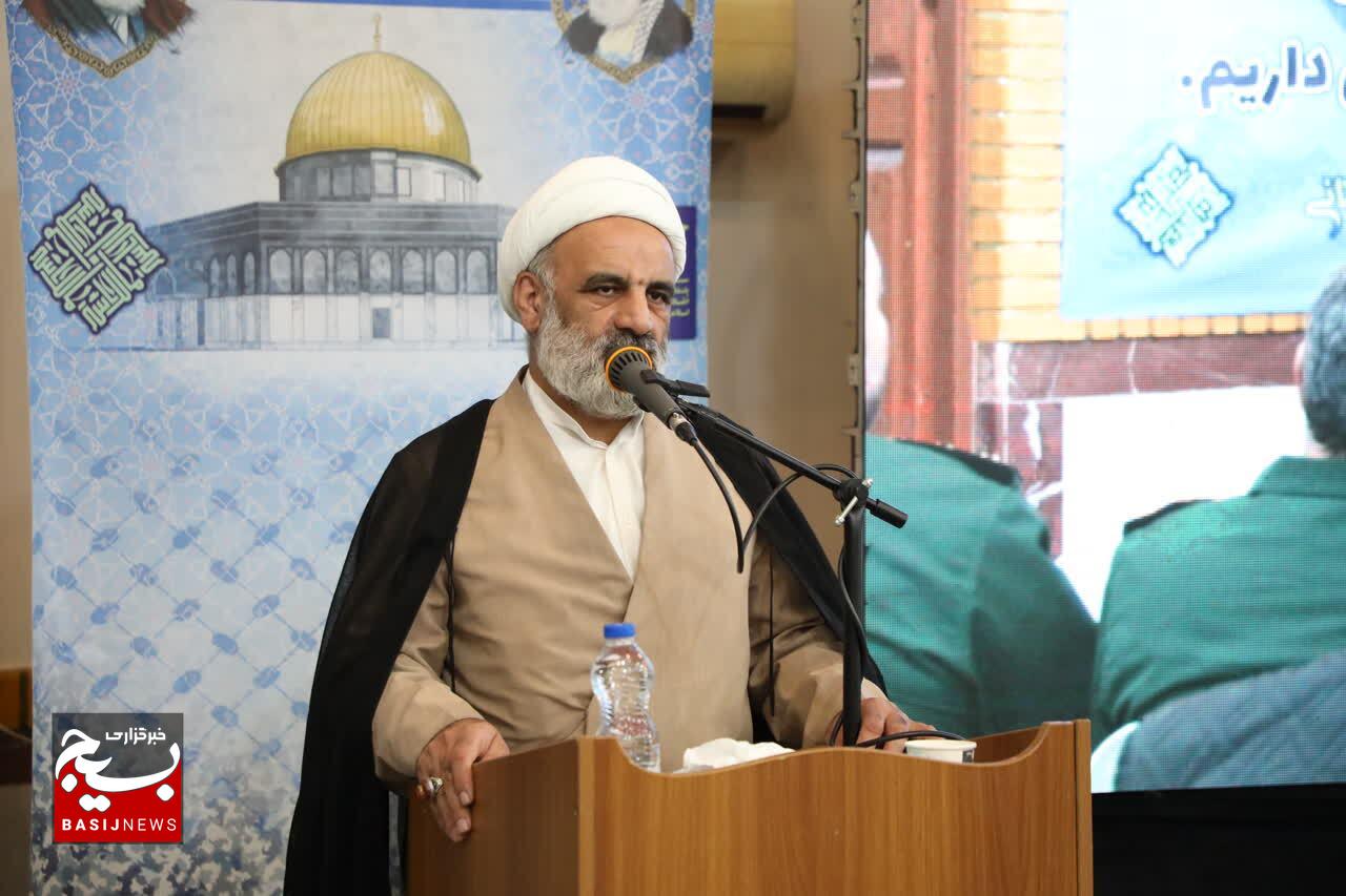 تجلیل از برگزیدگان جشنوارهی مالک اشتر گیلان تجلیل از برگزیدگان جشنوارهی مالک اشتر گیلان